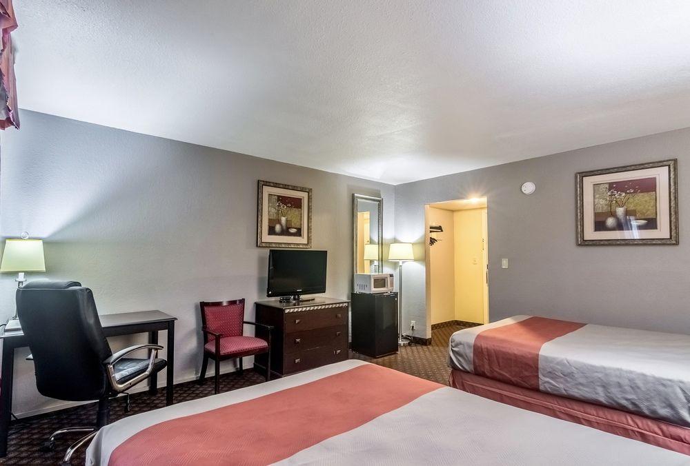Oyo Townhouse Dodge City Ks Εξωτερικό φωτογραφία