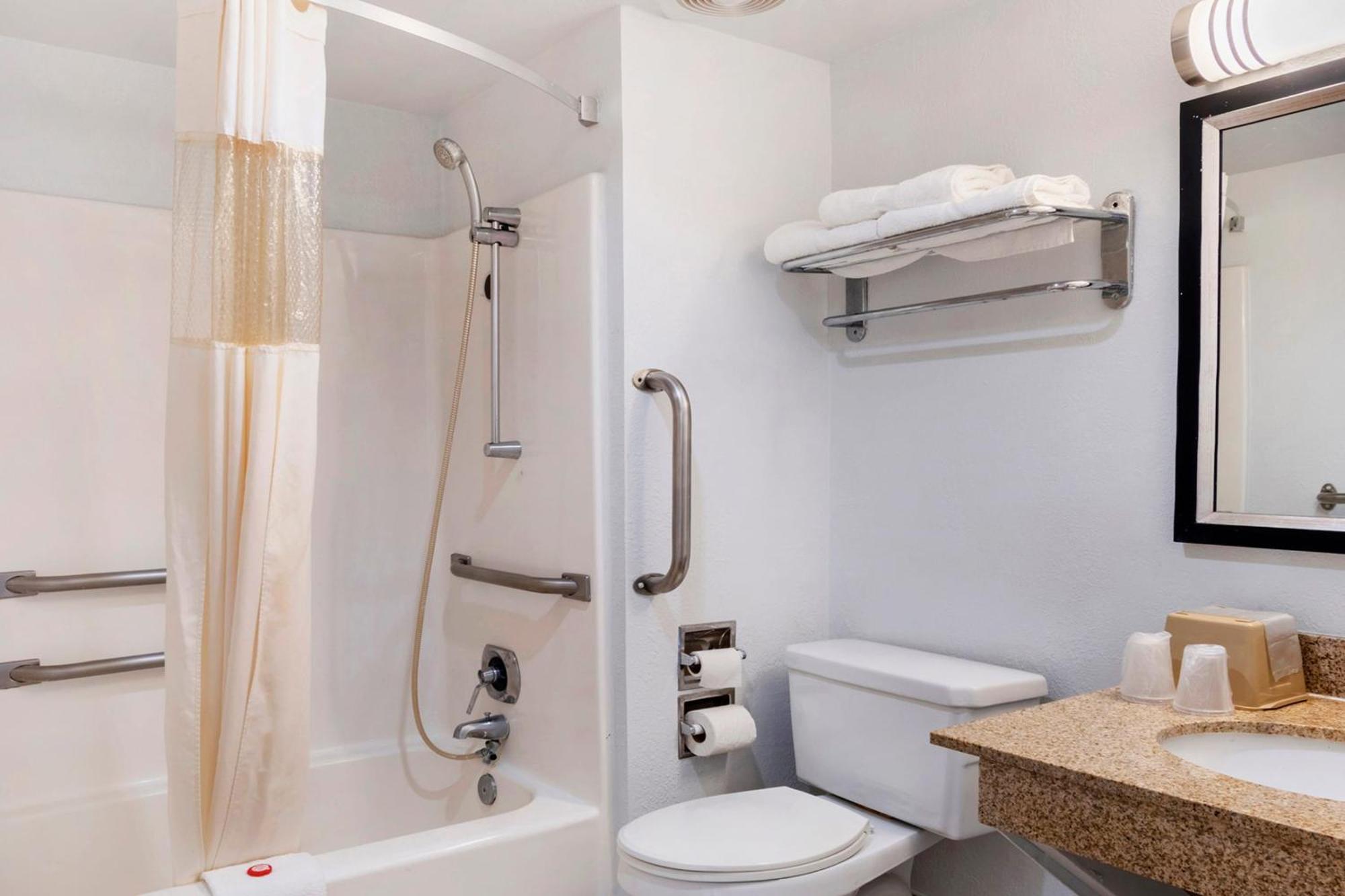 Oyo Townhouse Dodge City Ks Εξωτερικό φωτογραφία