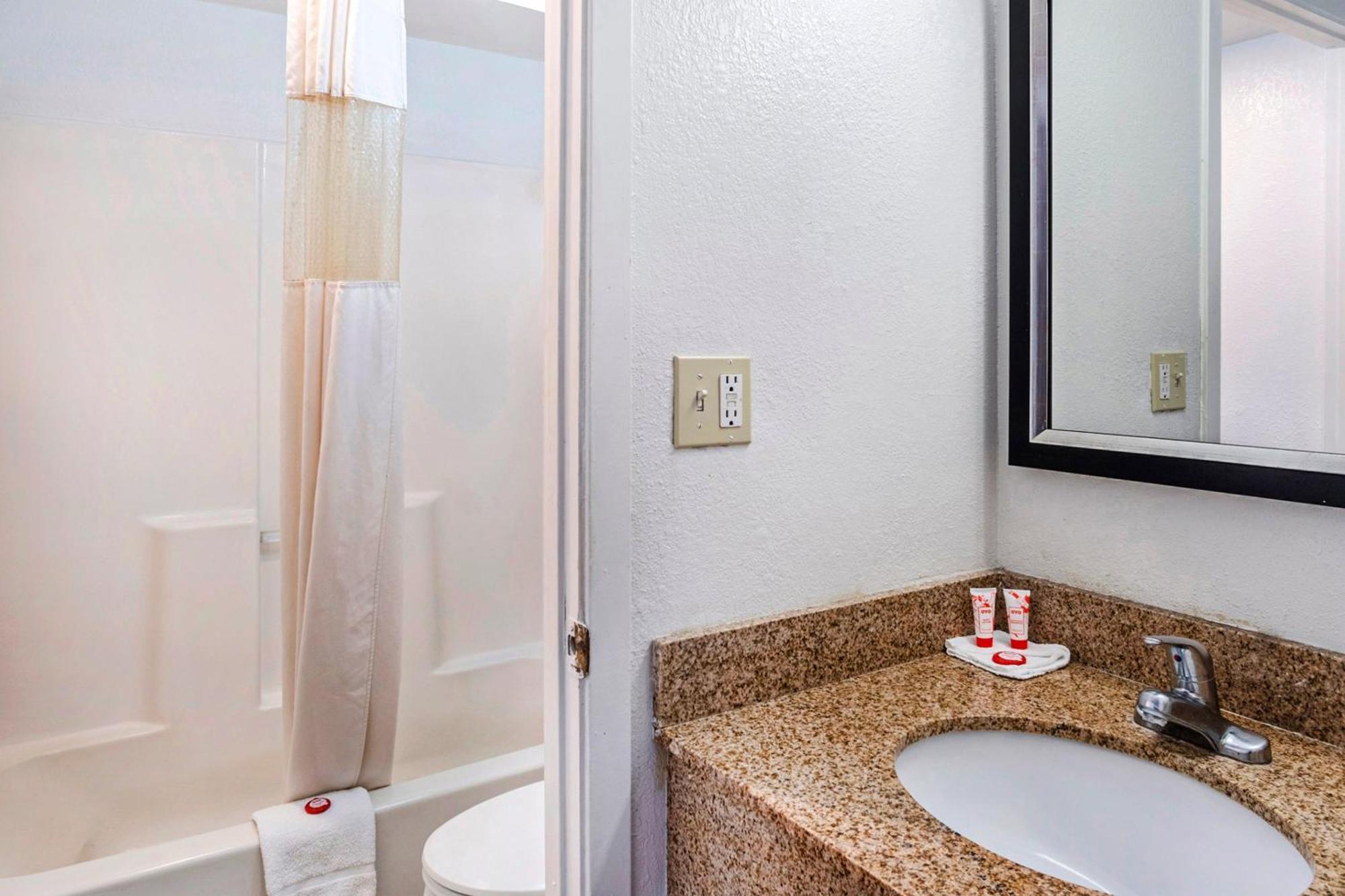 Oyo Townhouse Dodge City Ks Εξωτερικό φωτογραφία