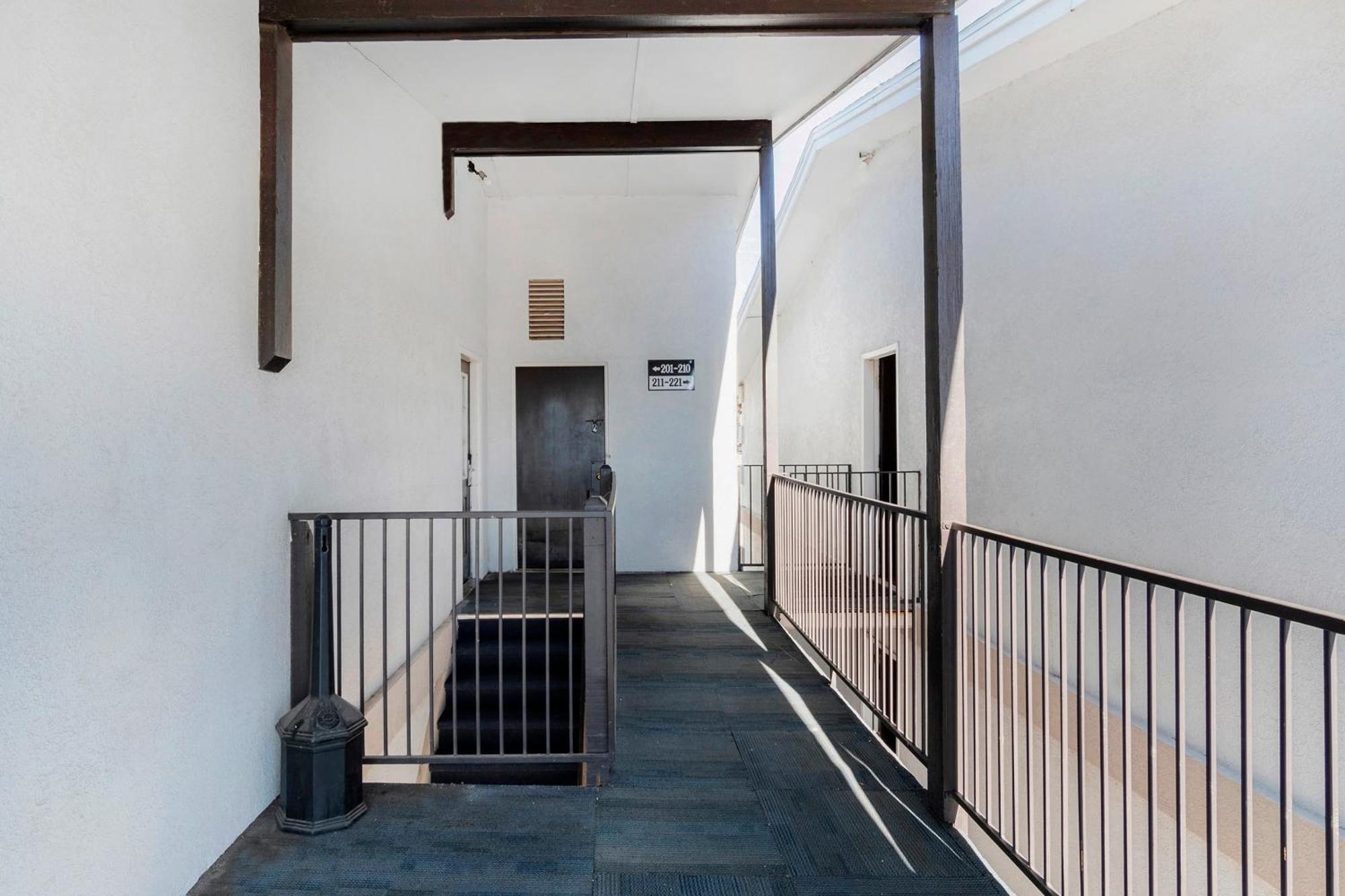 Oyo Townhouse Dodge City Ks Εξωτερικό φωτογραφία